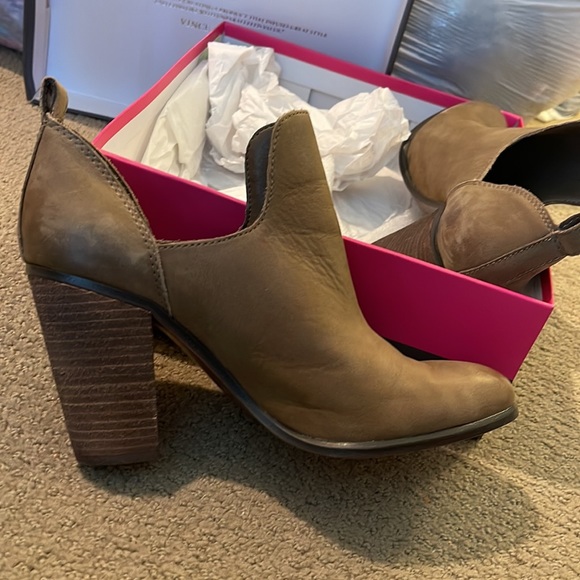 Vince Camuto size 8 /38 - Picture 4 of 4